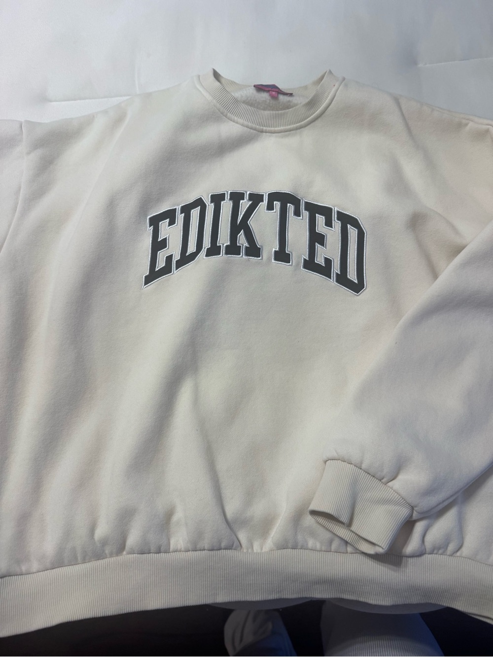 Edikted white crew neck Medium
